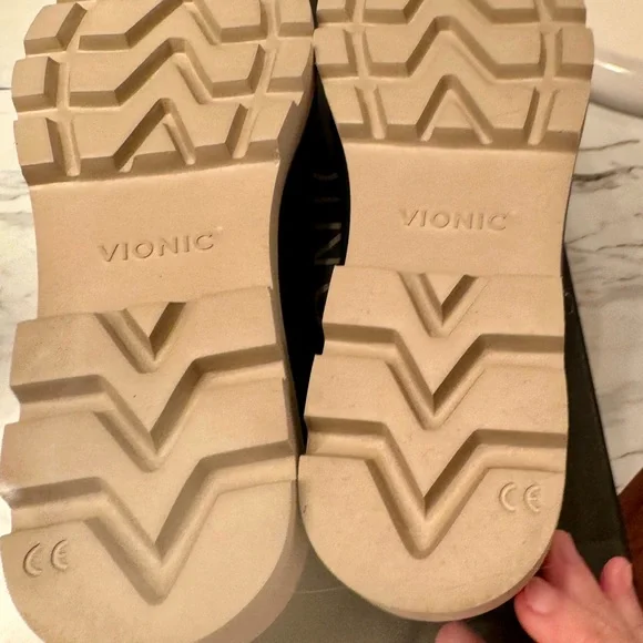 Vionic Kensley Navy and Cream - Picture 3 of 4